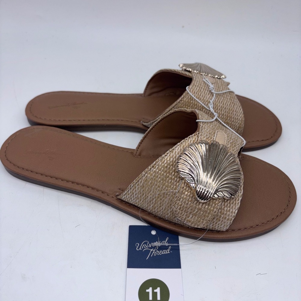 NWT Universal Thread Womens 11 Tan Shell Raffia Beachy Boho Sandals